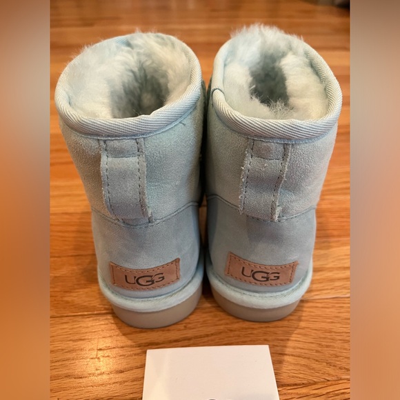 UGG Classic Mini ll Aqua, Size 7 EXCELLENT CONDITION - Picture 3 of 6